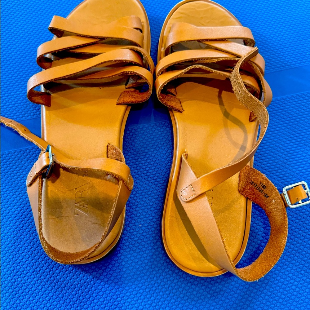 Zara girl sandals - size 4